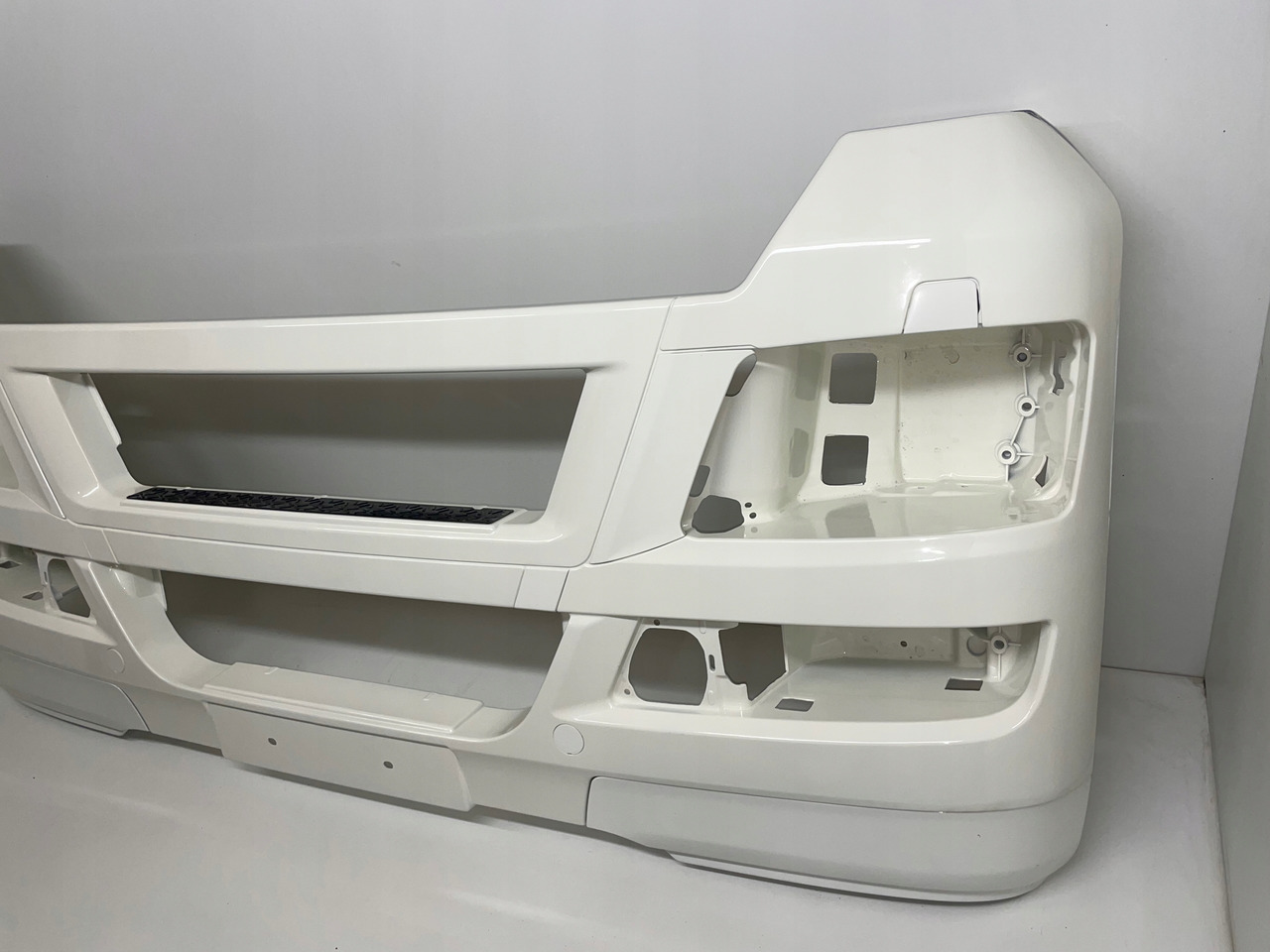 ZDERZAK MAN TGX RAL 9010 - Paraurto per Camion: foto 2 ZDERZAK MAN TGX RAL 9010 - Paraurto per Camion: foto 2