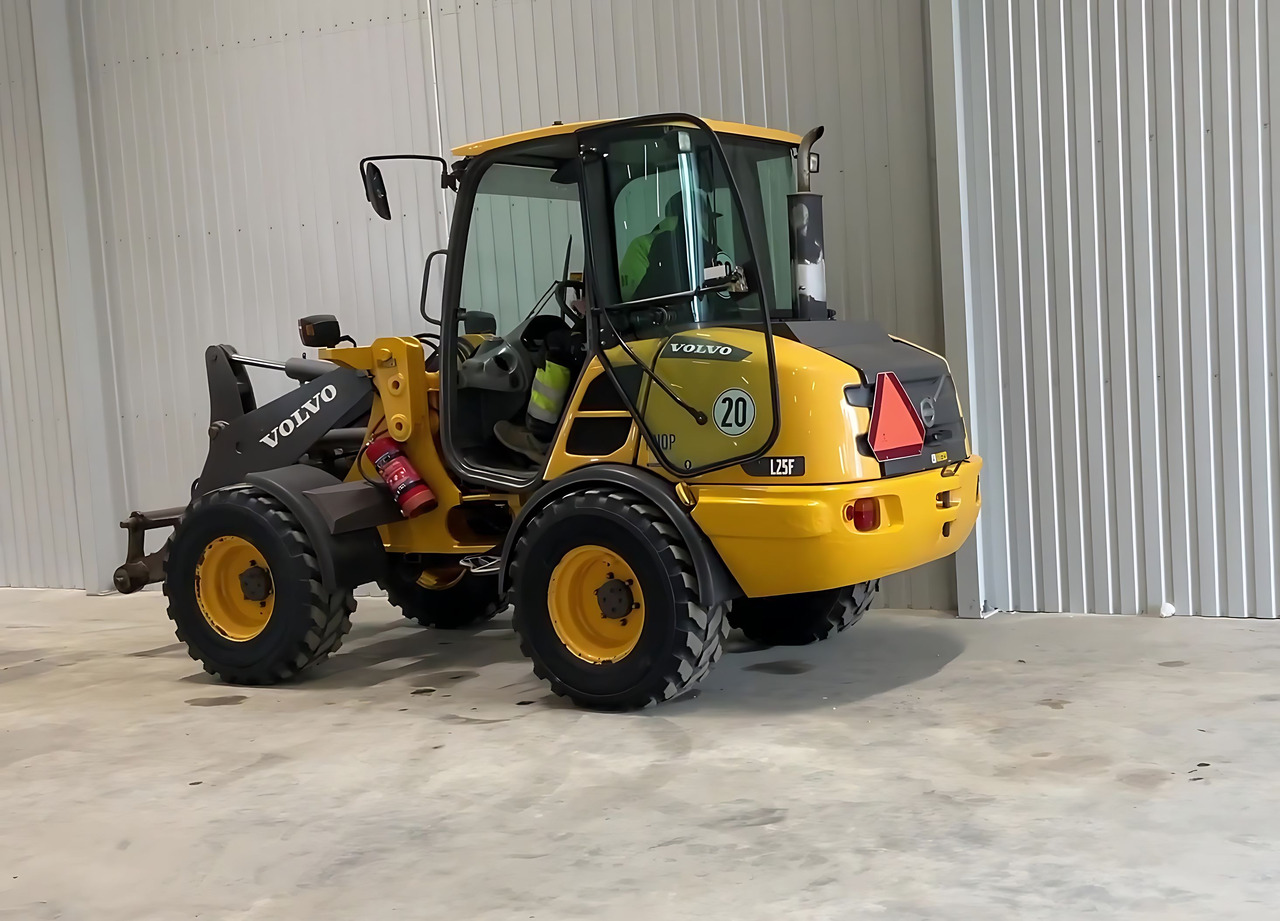 Volvo L 25 - Pala gommata: foto 1 Volvo L 25 - Pala gommata: foto 1