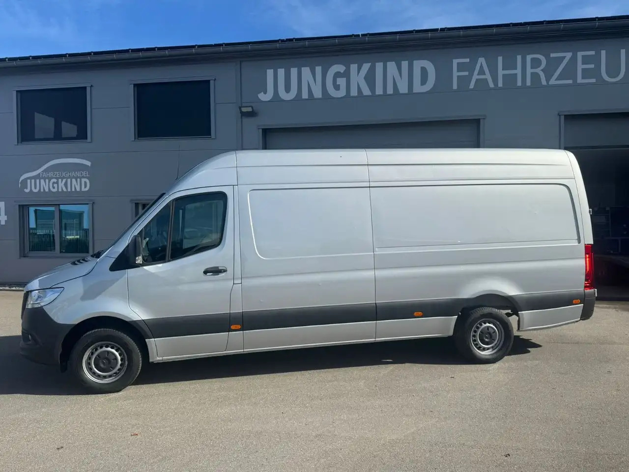 Mercedes-Benz Sprinter 317 CDI Maxi Lang Silber Klima MBUX AHK - Furgone chiuso: foto 1 Mercedes-Benz Sprinter 317 CDI Maxi Lang Silber Klima MBUX AHK - Furgone chiuso: foto 1