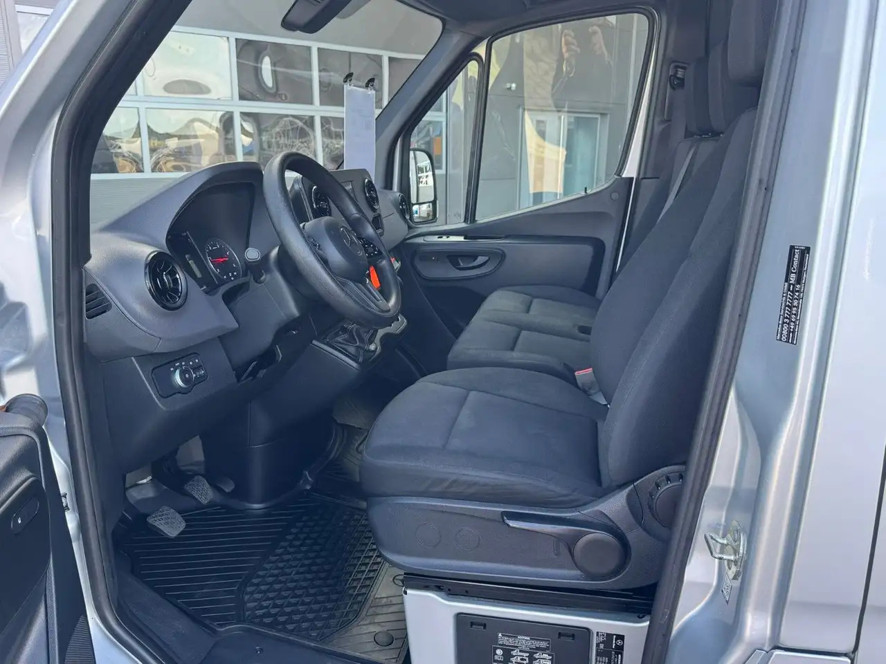 Mercedes-Benz Sprinter 317 CDI Maxi Lang Silber Klima MBUX AHK - Furgone chiuso: foto 3 Mercedes-Benz Sprinter 317 CDI Maxi Lang Silber Klima MBUX AHK - Furgone chiuso: foto 3