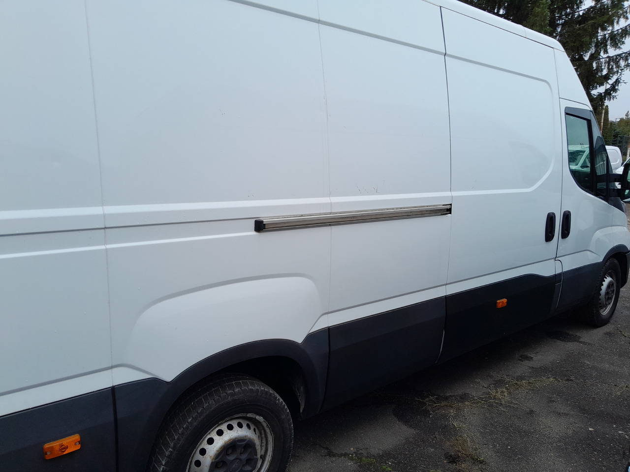 IVECO Daily 35S14 - Furgone box: foto 4 IVECO Daily 35S14 - Furgone box: foto 4