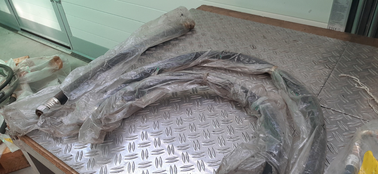 Gebrauchte Hydraulik - / und Kältemittel - Schlauchleitungen, MAN, Artikel - Nr. : 81.61975 - 0000 - Idraulica per Camion: foto 4 Gebrauchte Hydraulik - / und Kältemittel - Schlauchleitungen, MAN, Artikel - Nr. : 81.61975 - 0000 - Idraulica per Camion: foto 4