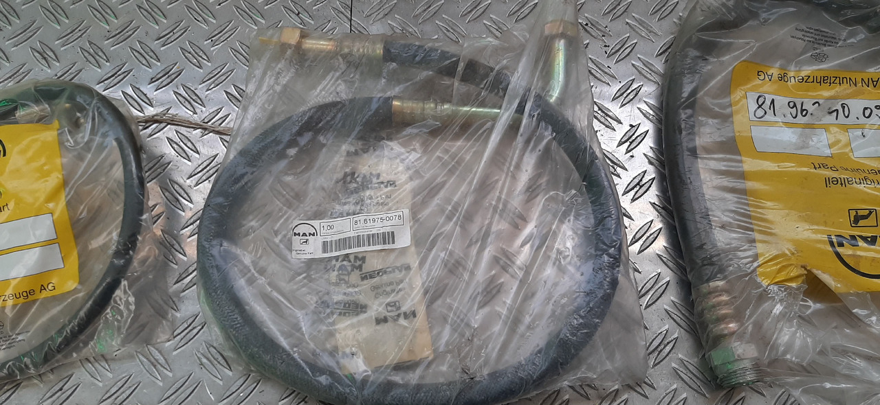 Gebrauchte Hydraulik - / und Kältemittel - Schlauchleitungen, MAN, Artikel - Nr. : 81.61975 - 0078 - Idraulica per Camion: foto 1 Gebrauchte Hydraulik - / und Kältemittel - Schlauchleitungen, MAN, Artikel - Nr. : 81.61975 - 0078 - Idraulica per Camion: foto 1