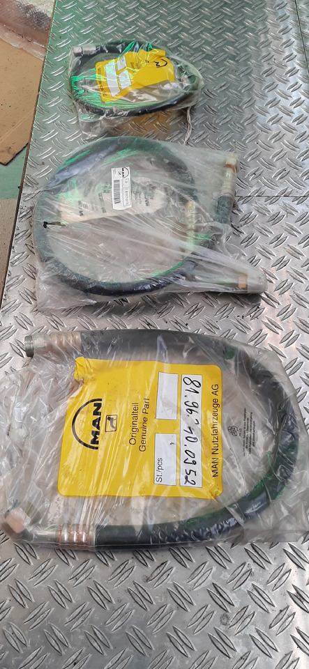Gebrauchte Hydraulik - / und Kältemittel - Schlauchleitungen, MAN, Artikel - Nr. : 81.61975 - 0078 - Idraulica per Camion: foto 4 Gebrauchte Hydraulik - / und Kältemittel - Schlauchleitungen, MAN, Artikel - Nr. : 81.61975 - 0078 - Idraulica per Camion: foto 4