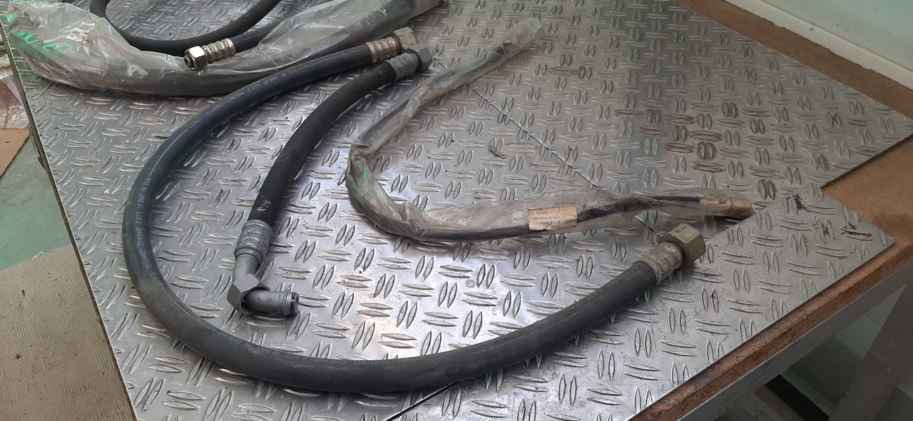 Gebrauchte Hydraulik - / und Kältemittel - Schlauchleitungen, MAN, Artikel - Nr. : 81.96340 - 0572 - Idraulica per Camion: foto 3 Gebrauchte Hydraulik - / und Kältemittel - Schlauchleitungen, MAN, Artikel - Nr. : 81.96340 - 0572 - Idraulica per Camion: foto 3