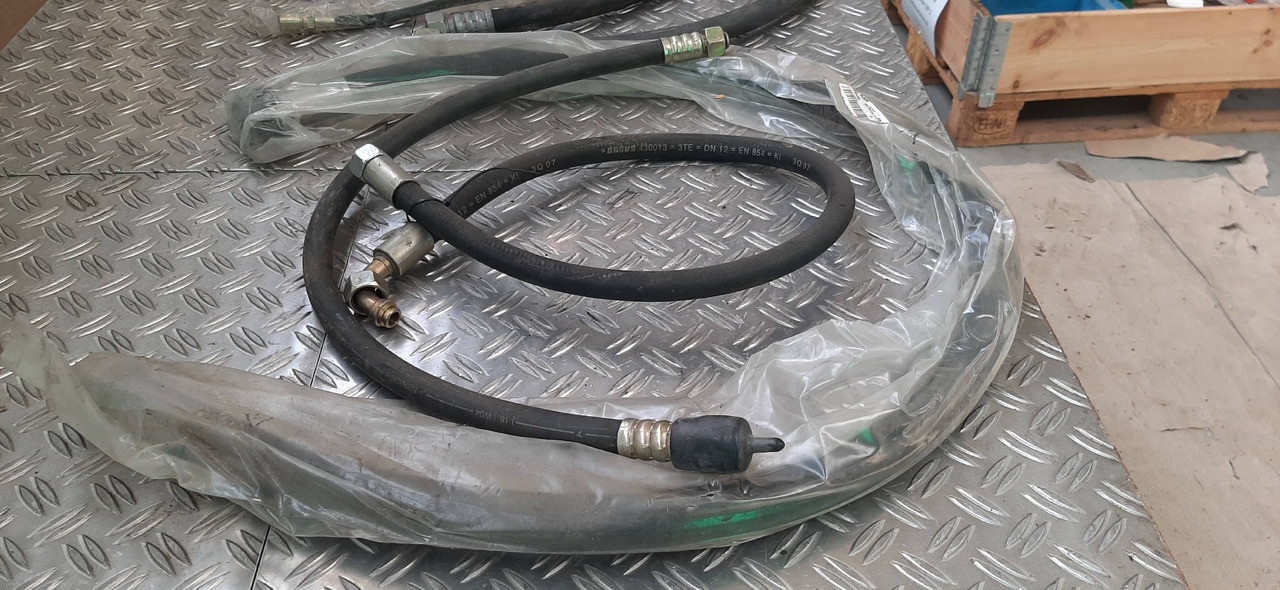 Gebrauchte Hydraulik - / und Kältemittel - Schlauchleitungen, MAN, Artikel - Nr. : 81.96340 - 0572 - Idraulica per Camion: foto 5 Gebrauchte Hydraulik - / und Kältemittel - Schlauchleitungen, MAN, Artikel - Nr. : 81.96340 - 0572 - Idraulica per Camion: foto 5