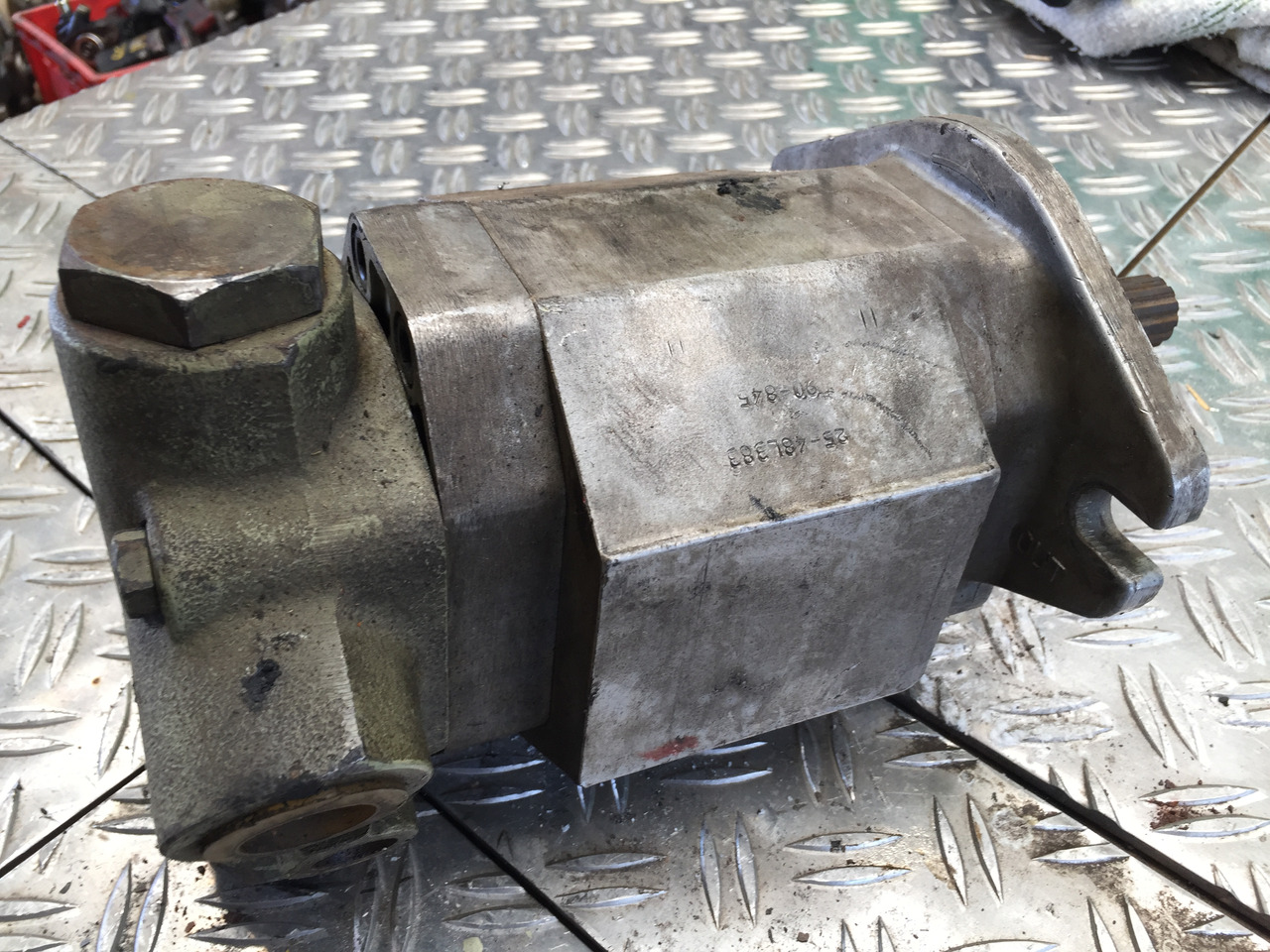Gebrauchte Hydraulikpumpe, MAN, Artikel-Nr. : 25 - 48L383, 90 - 845 - Pompa idraulica per Camion: foto 2 Gebrauchte Hydraulikpumpe, MAN, Artikel-Nr. : 25 - 48L383, 90 - 845 - Pompa idraulica per Camion: foto 2