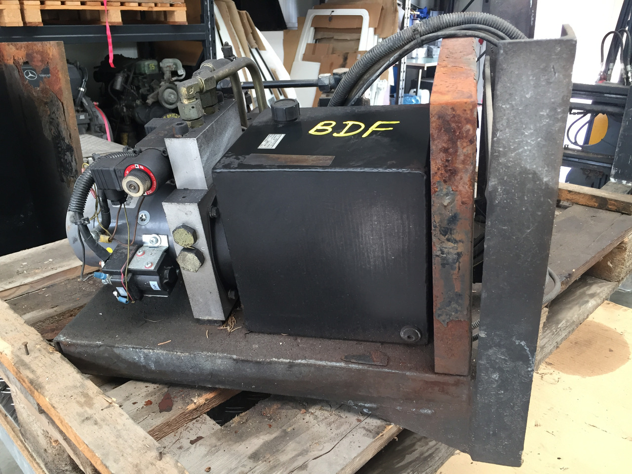 Gebrauchter MAN TGA 26.480 BDF Hydraulik Steuerung, Artikel - Nr. : 81.99999 - 9999 - Idraulica per Camion: foto 5 Gebrauchter MAN TGA 26.480 BDF Hydraulik Steuerung, Artikel - Nr. : 81.99999 - 9999 - Idraulica per Camion: foto 5