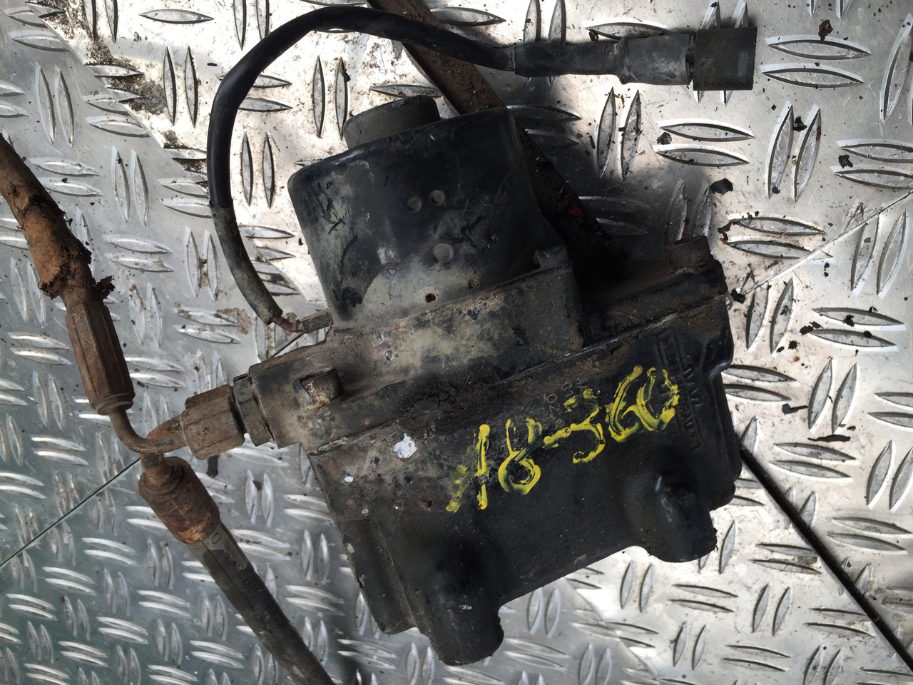 Gebrauchtes Elektr. - Hydr. Fahrerhaus Kippventil, MAN 18.360, Artikel - Nr. : 81.9999 - 9999 - Valvola idraulica per Camion: foto 5 Gebrauchtes Elektr. - Hydr. Fahrerhaus Kippventil, MAN 18.360, Artikel - Nr. : 81.9999 - 9999 - Valvola idraulica per Camion: foto 5