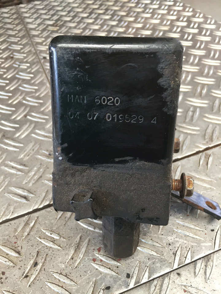 Gebrauchtes Elektr. - Hydr. Fahrerhaus Kippventil, MAN TGA, Artikel - Nr. : 81.9999 - 9999 - Valvola idraulica per Camion: foto 4 Gebrauchtes Elektr. - Hydr. Fahrerhaus Kippventil, MAN TGA, Artikel - Nr. : 81.9999 - 9999 - Valvola idraulica per Camion: foto 4