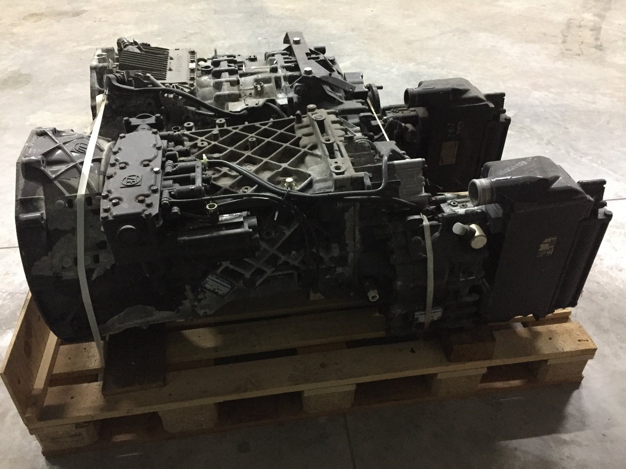 Gebrauchtes Getriebe MAN TGA, Typ : 16S 151, Artikel - Nr. : 81.32003 - 6608 - Cambio per Camion: foto 3 Gebrauchtes Getriebe MAN TGA, Typ : 16S 151, Artikel - Nr. : 81.32003 - 6608 - Cambio per Camion: foto 3