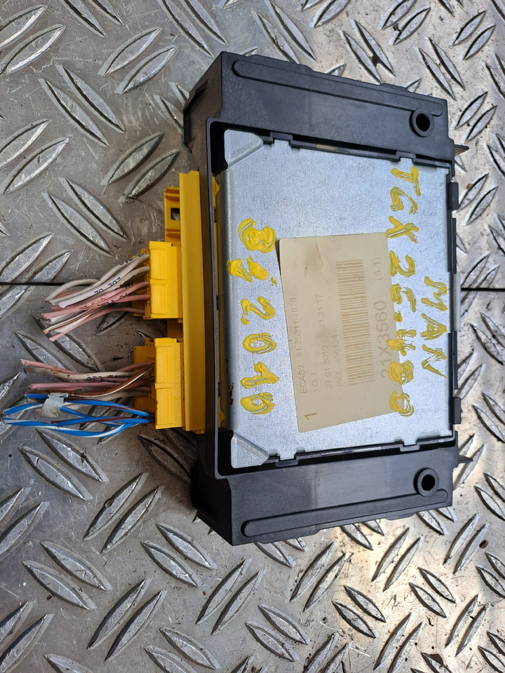 Gebrauchtes MAN TGX 26.480 Steuergerät ECAS Luftfederung , Artikel - Nr. : 81.25811 - 7020 - ECU per Camion: foto 3 Gebrauchtes MAN TGX 26.480 Steuergerät ECAS Luftfederung , Artikel - Nr. : 81.25811 - 7020 - ECU per Camion: foto 3