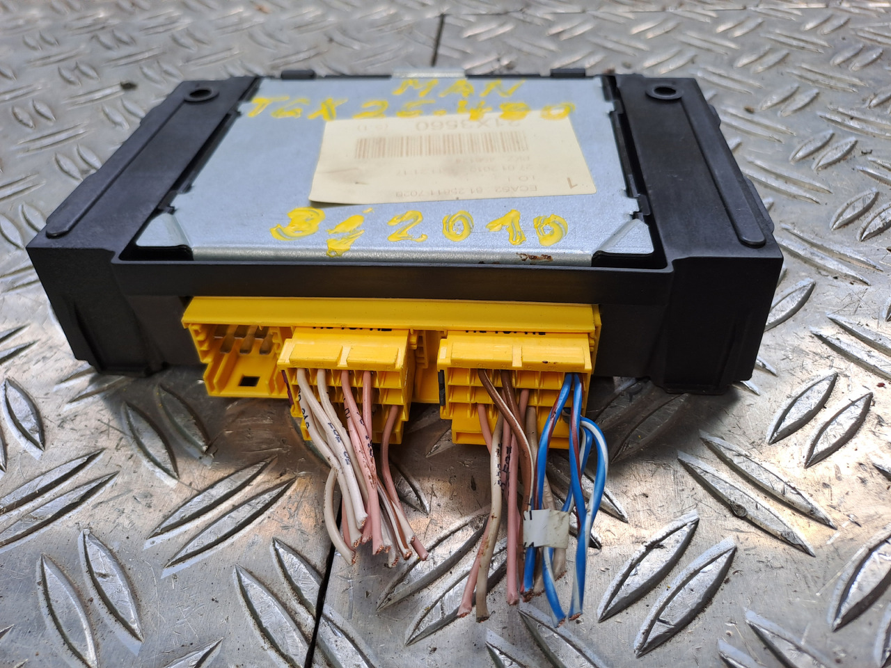 Gebrauchtes MAN TGX 26.480 Steuergerät ECAS Luftfederung , Artikel - Nr. : 81.25811 - 7020 - ECU per Camion: foto 4 Gebrauchtes MAN TGX 26.480 Steuergerät ECAS Luftfederung , Artikel - Nr. : 81.25811 - 7020 - ECU per Camion: foto 4