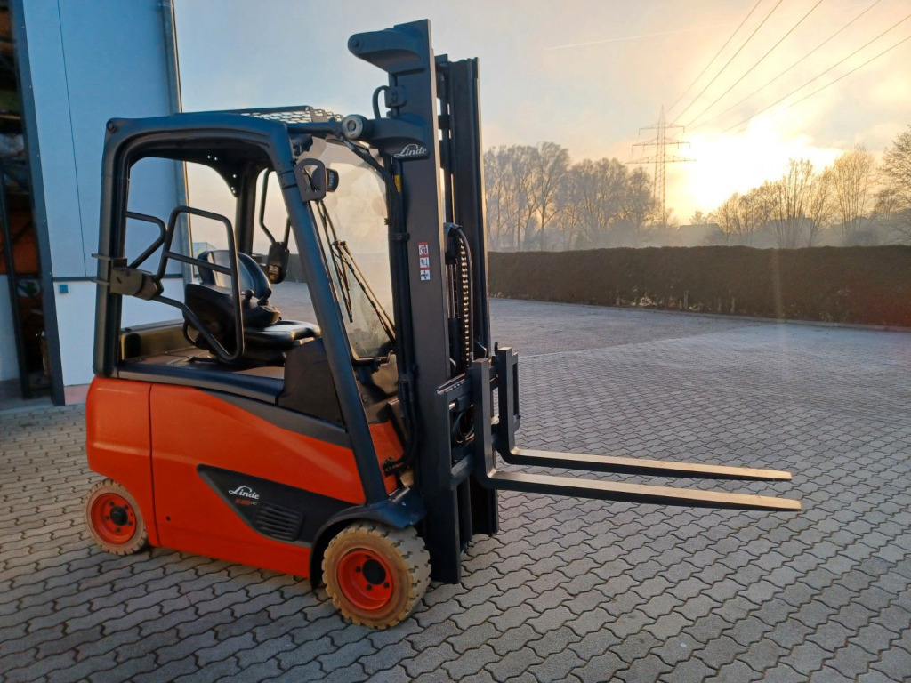 Linde E 20 PH -02 Duplexmast, Seitenschieber - Carrello elevatore elettrico: foto 1 Linde E 20 PH -02 Duplexmast, Seitenschieber - Carrello elevatore elettrico: foto 1