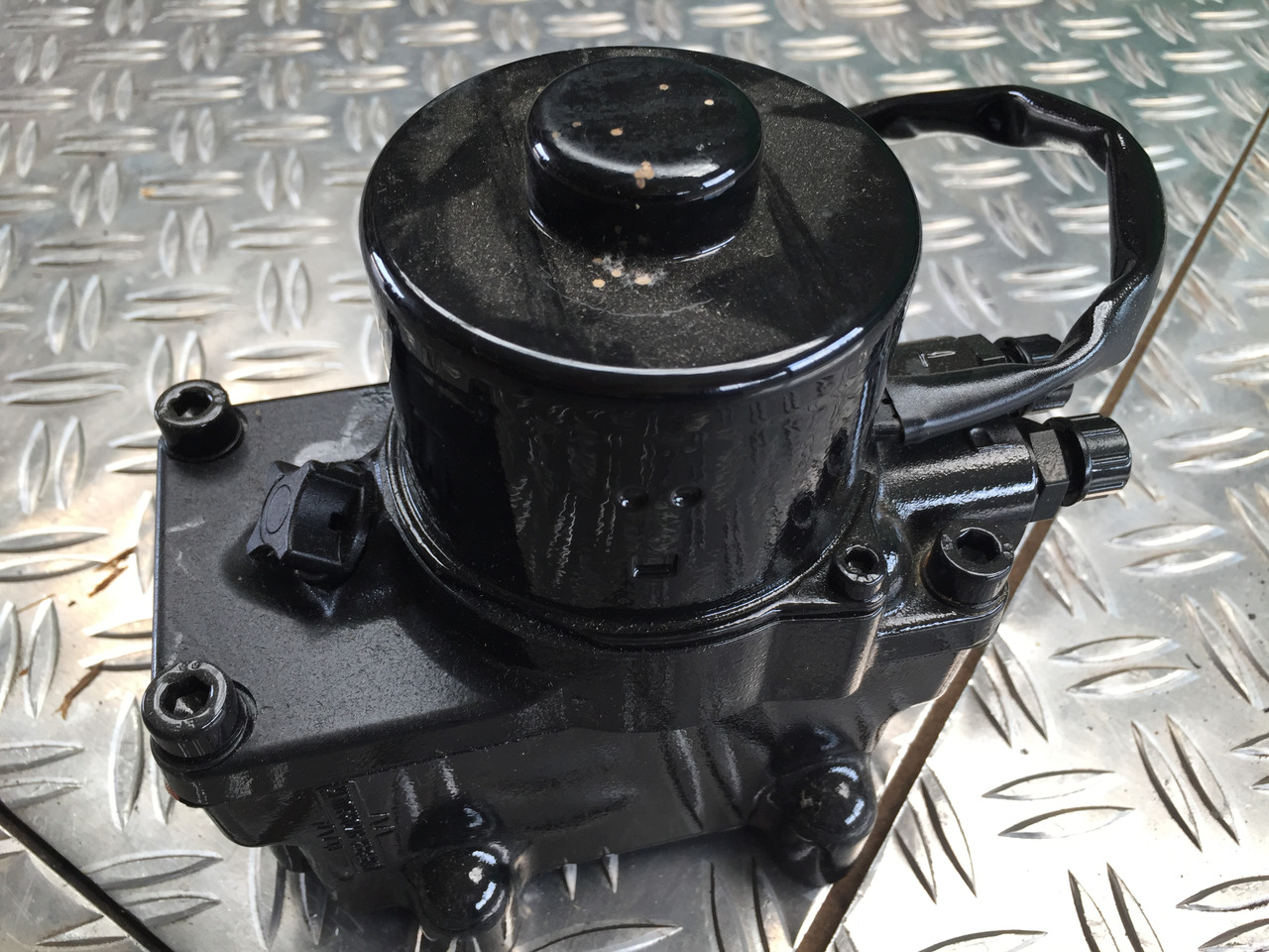 Neuwertige MAN TGA, TGS, TGX Hydraulikpumpe , Artikel - Nr. : 81.41723 - 6122 - Pompa idraulica per Camion: foto 1 Neuwertige MAN TGA, TGS, TGX Hydraulikpumpe , Artikel - Nr. : 81.41723 - 6122 - Pompa idraulica per Camion: foto 1