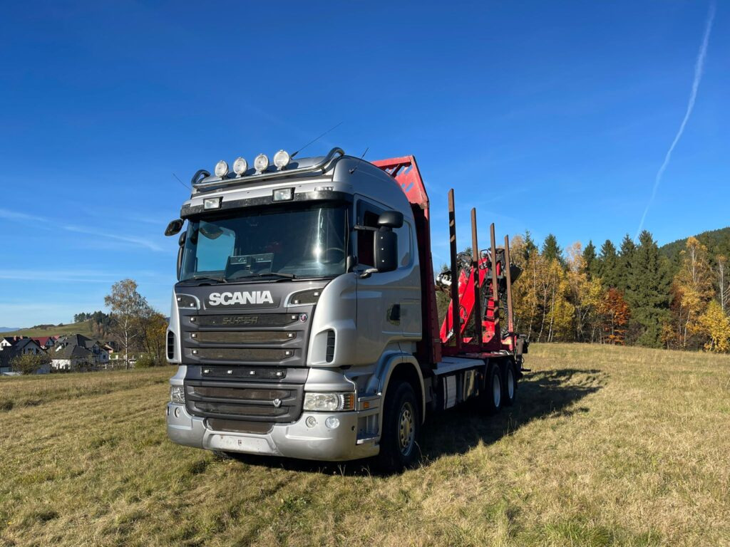 SCANIA R560 - Camion trasporto legname, Camion con gru: foto 4 SCANIA R560 - Camion trasporto legname, Camion con gru: foto 4