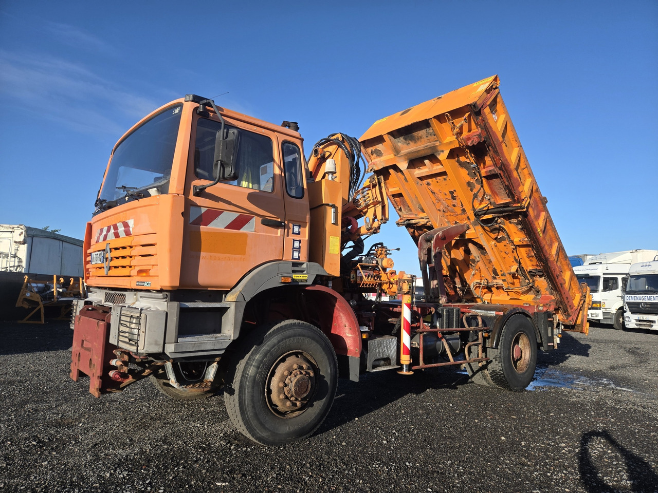 Renault G300 / 4x4 - Autocarro ribaltabile, Camion con gru: foto 1 Renault G300 / 4x4 - Autocarro ribaltabile, Camion con gru: foto 1