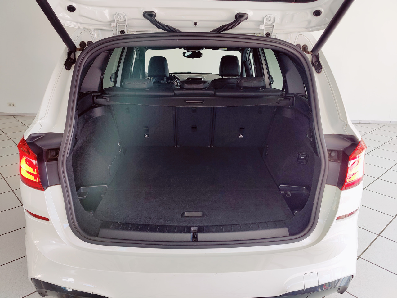 Station wagon BMW 218 i Gran Tourer M Sport PDC RTTI Navi RüKam LED Apple Android DAB: foto 16 Station wagon BMW 218 i Gran Tourer M Sport PDC RTTI Navi RüKam LED Apple Android DAB: foto 16