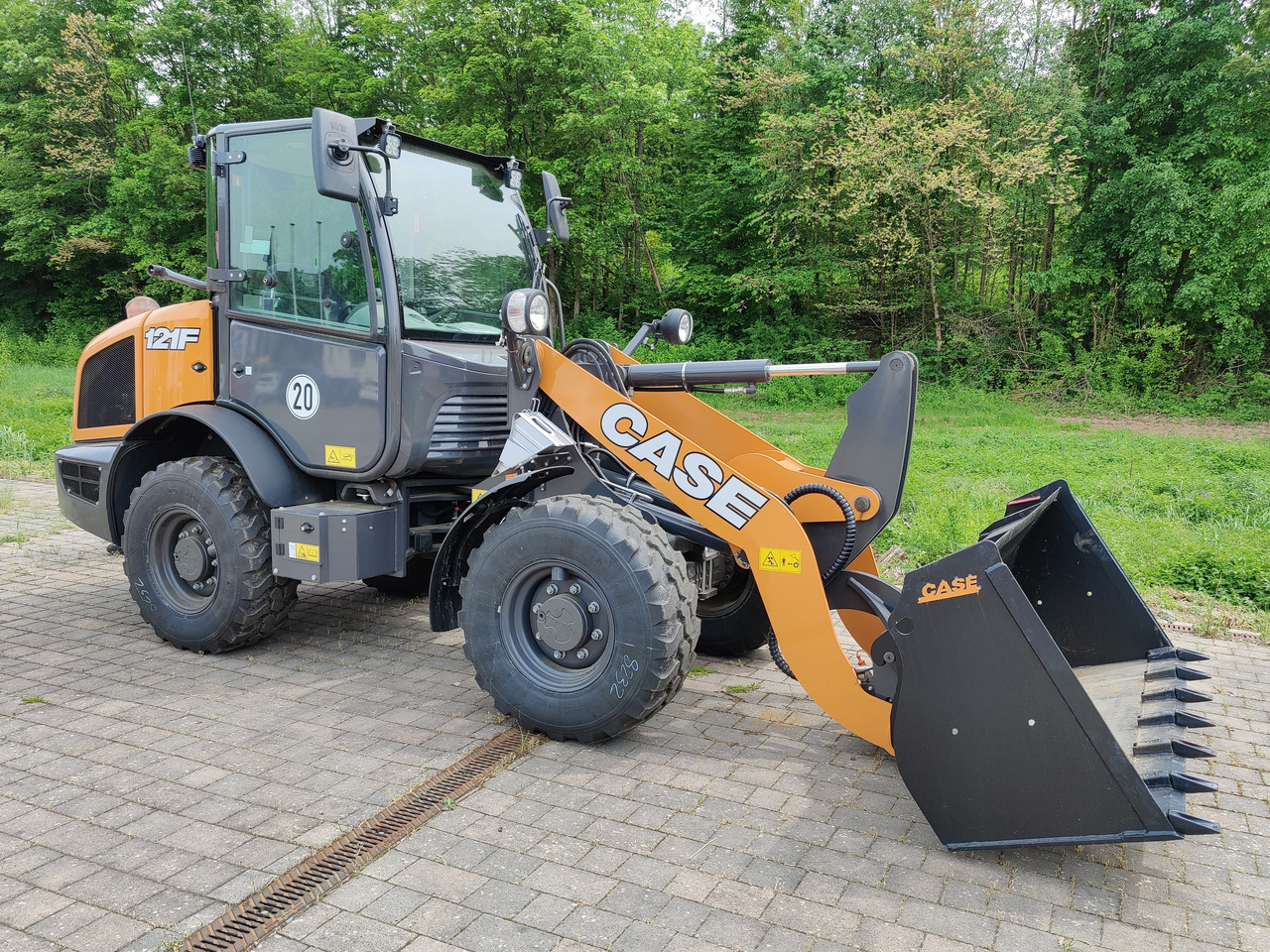 Case 121F STD ZB Radlader mit Schaufel ZB Kabine Klima HZG - Pala gommata: foto 2 Case 121F STD ZB Radlader mit Schaufel ZB Kabine Klima HZG - Pala gommata: foto 2