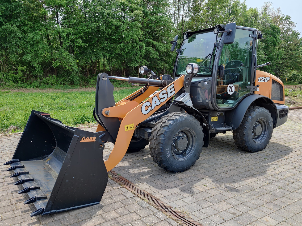 Case 121F STD ZB Radlader mit Schaufel ZB Kabine Klima HZG - Pala gommata: foto 1 Case 121F STD ZB Radlader mit Schaufel ZB Kabine Klima HZG - Pala gommata: foto 1