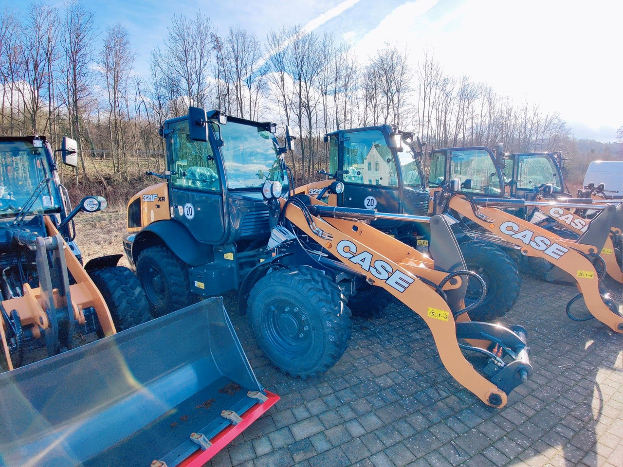 Case 321F STD XR Radlader Deluxe-Kabine XR Kabine Klima Heizung Multifunktionsjoystick - Pala gommata: foto 1 Case 321F STD XR Radlader Deluxe-Kabine XR Kabine Klima Heizung Multifunktionsjoystick - Pala gommata: foto 1