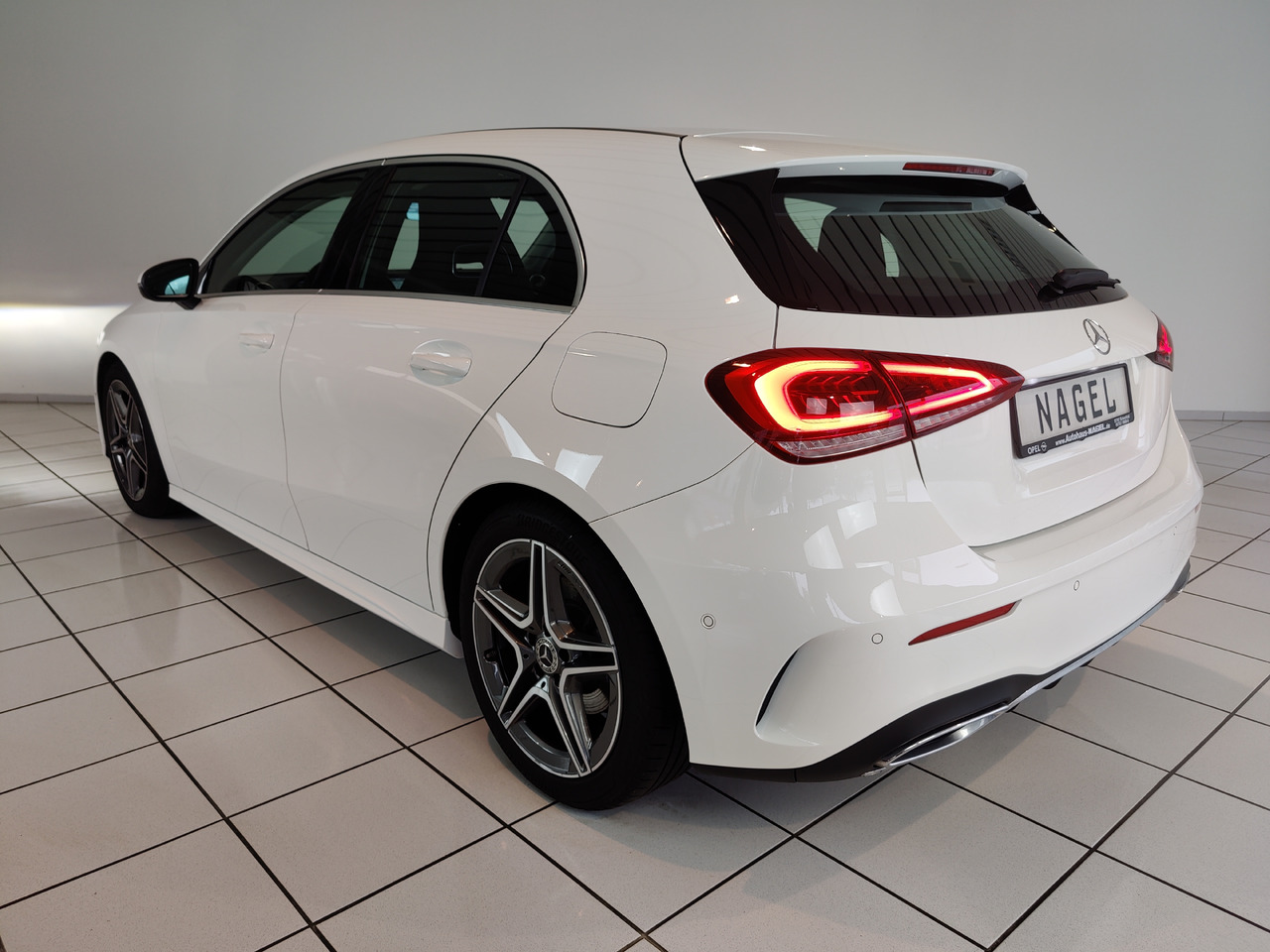 Mercedes-Benz A 200 7G-DCT AMG Line Kamera Navi LED SHZ - Berlina: foto 5 Mercedes-Benz A 200 7G-DCT AMG Line Kamera Navi LED SHZ - Berlina: foto 5
