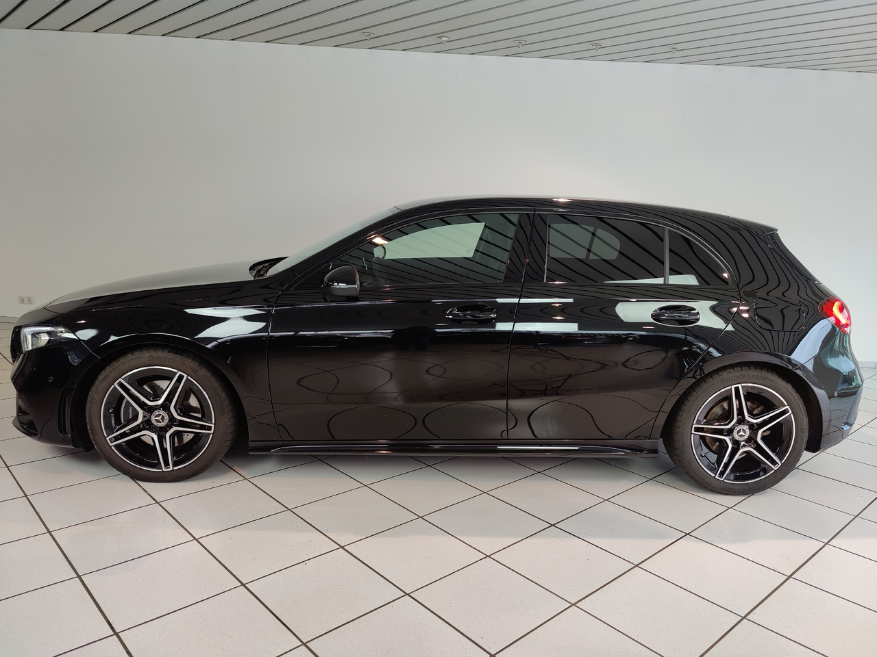 Mercedes-Benz A 220 d Navi LED Park RüKam AHK - Berlina: foto 2 Mercedes-Benz A 220 d Navi LED Park RüKam AHK - Berlina: foto 2