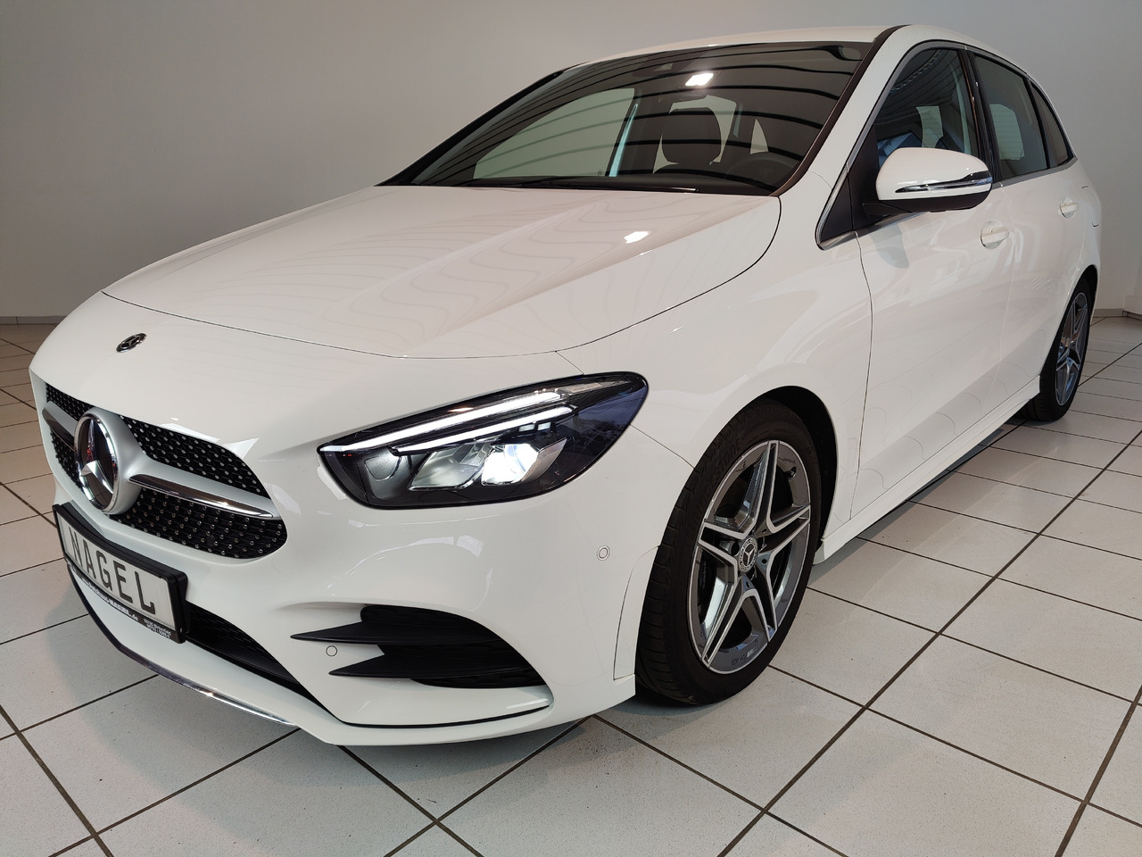 Mercedes-Benz B 200 d 8G-DCT AMG Line Kam Navi SHZ LED - Autovettura: foto 1 Mercedes-Benz B 200 d 8G-DCT AMG Line Kam Navi SHZ LED - Autovettura: foto 1