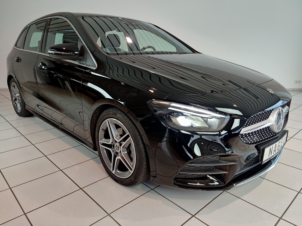 Mercedes-Benz B 200 d 8G-DCT AMG Line Navi LED Sport DAB Rükam - Autovettura: foto 2 Mercedes-Benz B 200 d 8G-DCT AMG Line Navi LED Sport DAB Rükam - Autovettura: foto 2