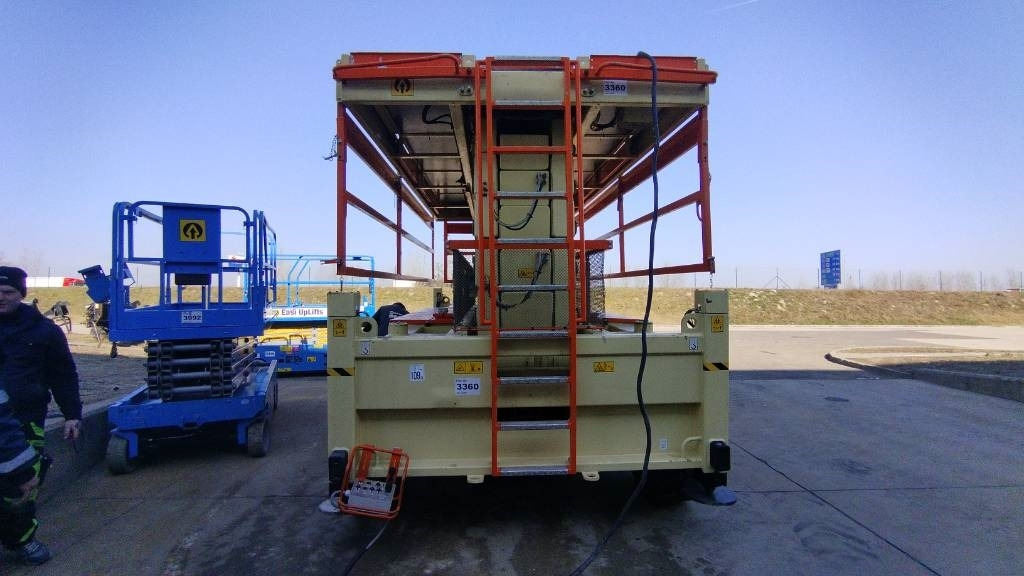 JLG 245-25 - Piattaforma a pantografo: foto 2 JLG 245-25 - Piattaforma a pantografo: foto 2