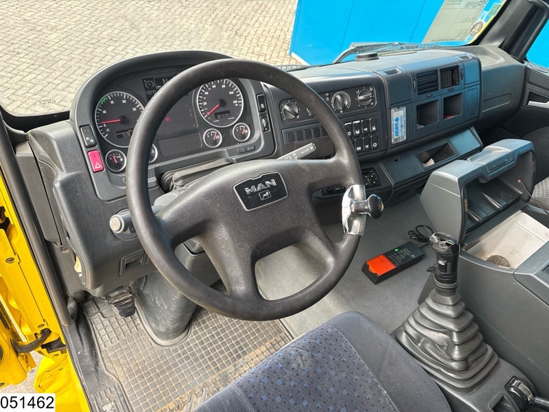 MAN TGA 35 400 8x2, Handgeschakeld, Fassi, Remote - Autocarro con pianale/ Cassone fisso, Camion con gru: foto 5 MAN TGA 35 400 8x2, Handgeschakeld, Fassi, Remote - Autocarro con pianale/ Cassone fisso, Camion con gru: foto 5