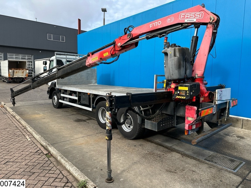 Renault Kerax 370 Dxi 6x4, EURO 4, Fassi - Autocarro con pianale/ Cassone fisso, Camion con gru: foto 4 Renault Kerax 370 Dxi 6x4, EURO 4, Fassi - Autocarro con pianale/ Cassone fisso, Camion con gru: foto 4