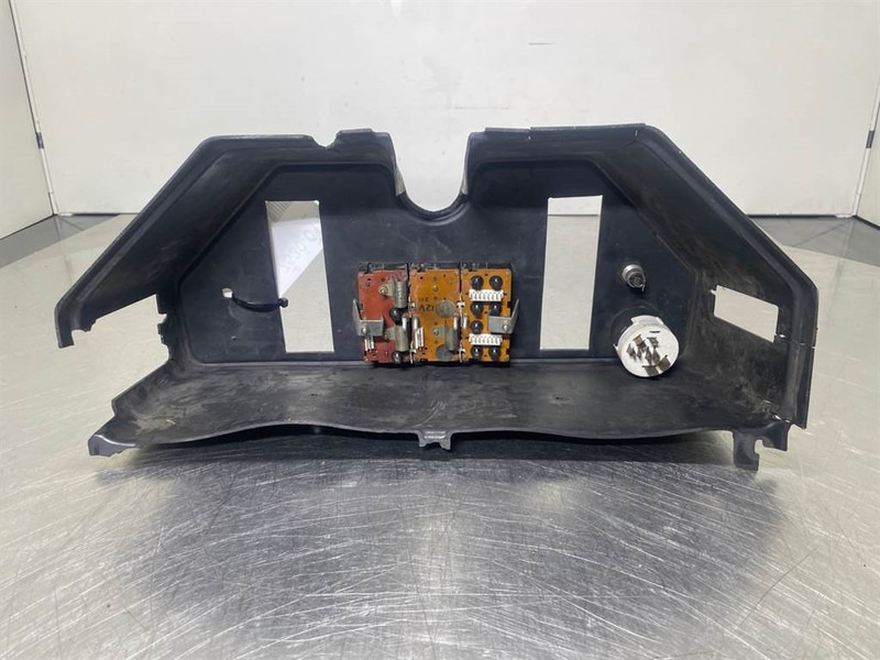 Ahlmann AZ6 - Dashboard/Console/Konsole - Cabina e interni per Macchina da cantiere: foto 5 Ahlmann AZ6 - Dashboard/Console/Konsole - Cabina e interni per Macchina da cantiere: foto 5