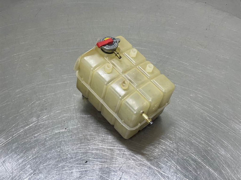 Cat 924G-227-0103-Expansion tank/Ausgleichsbehälter - Motore per Macchina da cantiere: foto 2 Cat 924G-227-0103-Expansion tank/Ausgleichsbehälter - Motore per Macchina da cantiere: foto 2