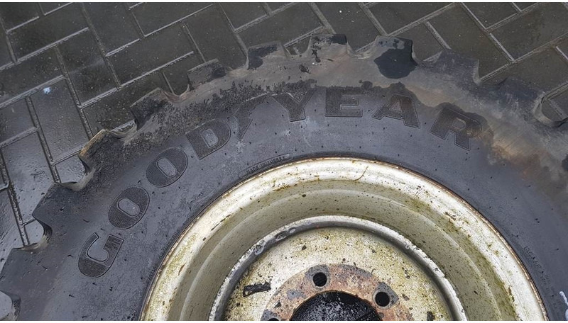 Goodyear 340/80-R18 IND - Tyre/Reifen/Band - Cerchi e pneumatici per Macchina da cantiere: foto 2 Goodyear 340/80-R18 IND - Tyre/Reifen/Band - Cerchi e pneumatici per Macchina da cantiere: foto 2