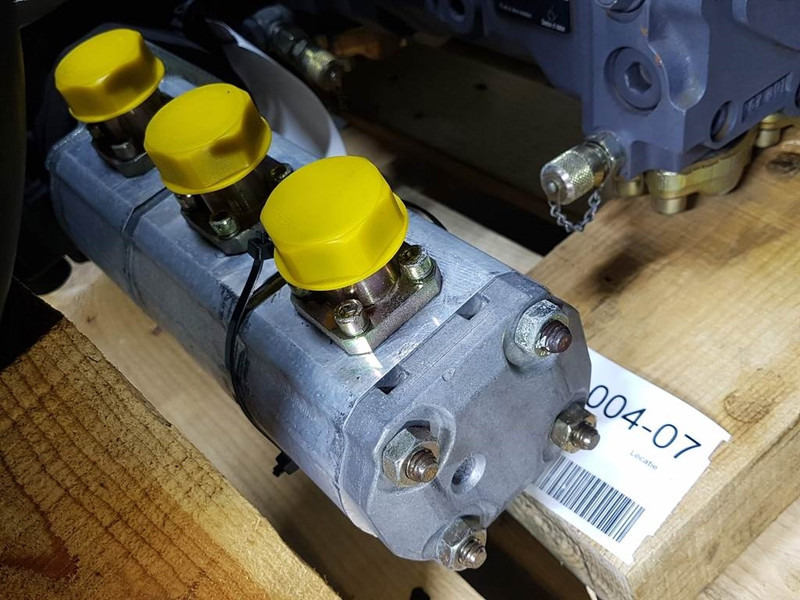 HALDEX WP09A3-1803052 - Vögele - 2079005 - Gearpump - Idraulica per Macchina da cantiere: foto 2 HALDEX WP09A3-1803052 - Vögele - 2079005 - Gearpump - Idraulica per Macchina da cantiere: foto 2