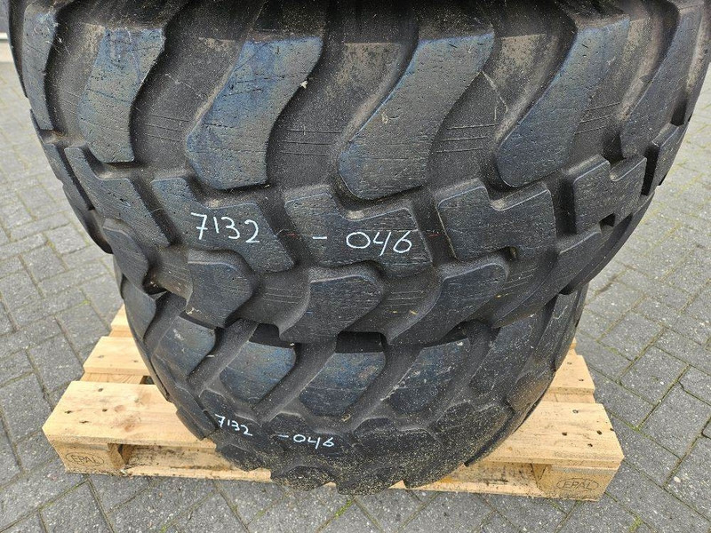 Schaeff SKL834-Firestone 405/70R18-Tire/Reifen/Band - Cerchi e pneumatici per Macchina da cantiere: foto 3 Schaeff SKL834-Firestone 405/70R18-Tire/Reifen/Band - Cerchi e pneumatici per Macchina da cantiere: foto 3