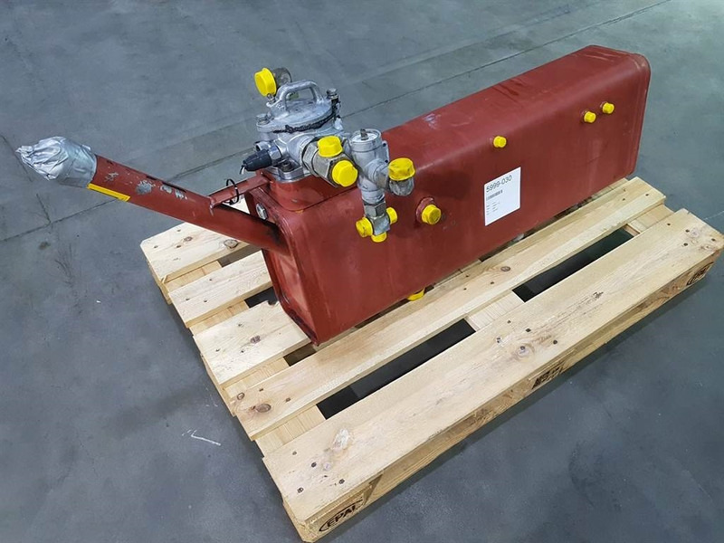 Volvo L30B - VOE15219089/VOE11306184 - Tank/Reservoir - Idraulica: foto 1 Volvo L30B - VOE15219089/VOE11306184 - Tank/Reservoir - Idraulica: foto 1