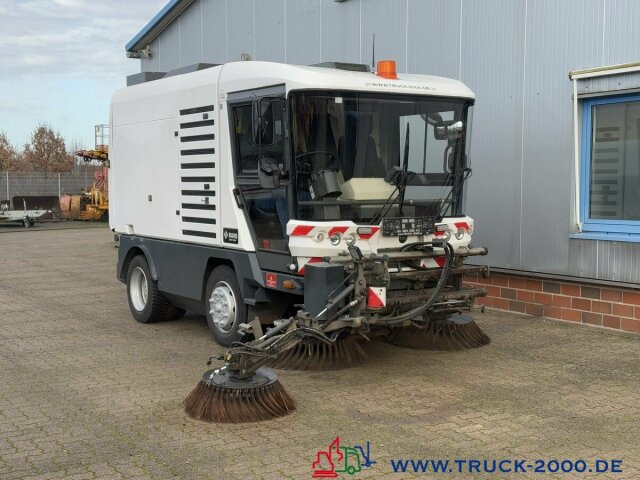 Ravo 540 3 Besensystem Sweeper + Sprühen 50 Km/h - Spazzatrice stradale: foto 2 Ravo 540 3 Besensystem Sweeper + Sprühen 50 Km/h - Spazzatrice stradale: foto 2