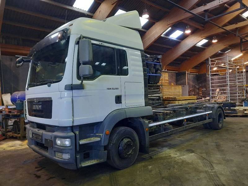 MAN TGM 15.290 4X2 LL - Autocarro portacontainer/ Caisse interchangeable: foto 1 MAN TGM 15.290 4X2 LL - Autocarro portacontainer/ Caisse interchangeable: foto 1