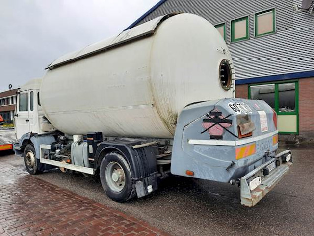 Renault MIDLINER M210 GAS / LPG - Camion cisterna: foto 4 Renault MIDLINER M210 GAS / LPG - Camion cisterna: foto 4