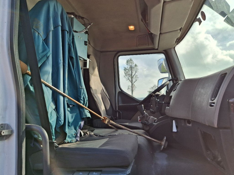 Renault MIDLUM 220 GAS / LPG - Camion cisterna: foto 3 Renault MIDLUM 220 GAS / LPG - Camion cisterna: foto 3