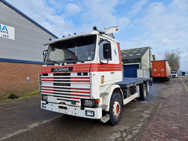 Scania R 142 H 6X2 V8 - Autocarro con pianale/ Cassone fisso: foto 1 Scania R 142 H 6X2 V8 - Autocarro con pianale/ Cassone fisso: foto 1