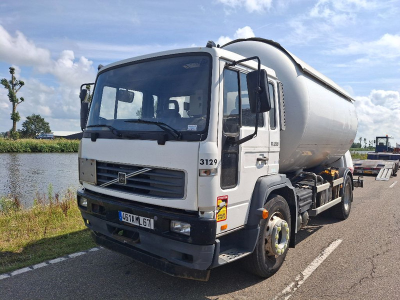 Volvo FL 250 GAS / LPG - Camion cisterna: foto 1 Volvo FL 250 GAS / LPG - Camion cisterna: foto 1