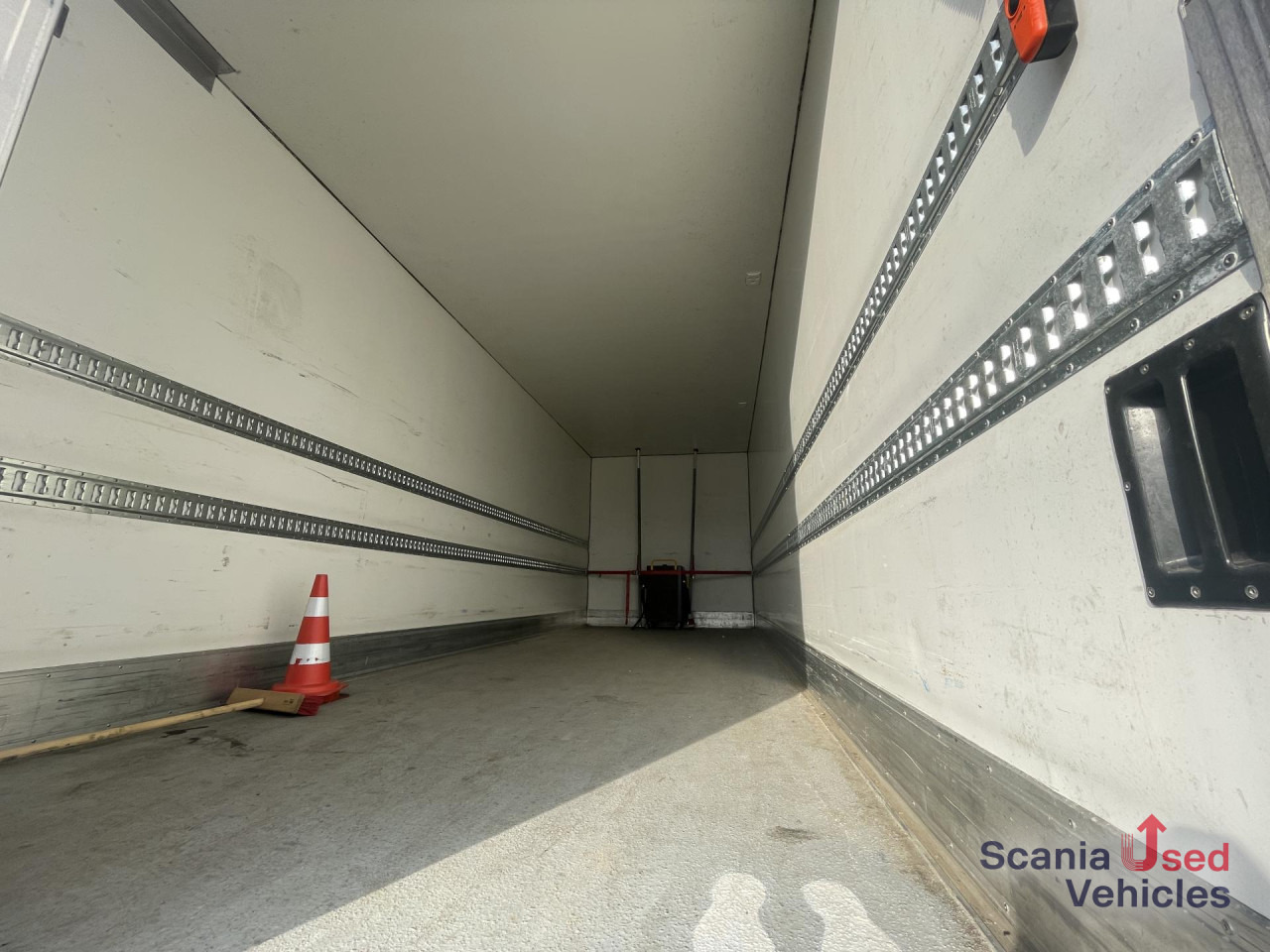 SCANIA 25P BEV B4x2NA ELECTRIC TAIL LIFT 2.5T 760X250X264 - Autocarro furgonato, Camion elettrico: foto 2 SCANIA 25P BEV B4x2NA ELECTRIC TAIL LIFT 2.5T 760X250X264 - Autocarro furgonato, Camion elettrico: foto 2