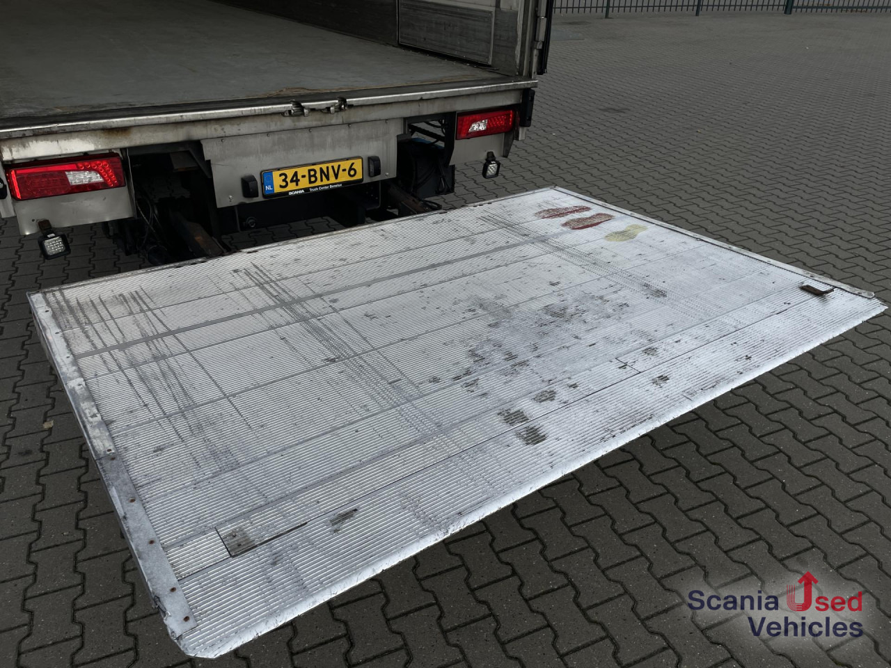 SCANIA P 250 B4x2LA FRIGO -27 TAIL LIFT 1.5T 815X251X244C - Autocarro frigorifero: foto 4 SCANIA P 250 B4x2LA FRIGO -27 TAIL LIFT 1.5T 815X251X244C - Autocarro frigorifero: foto 4