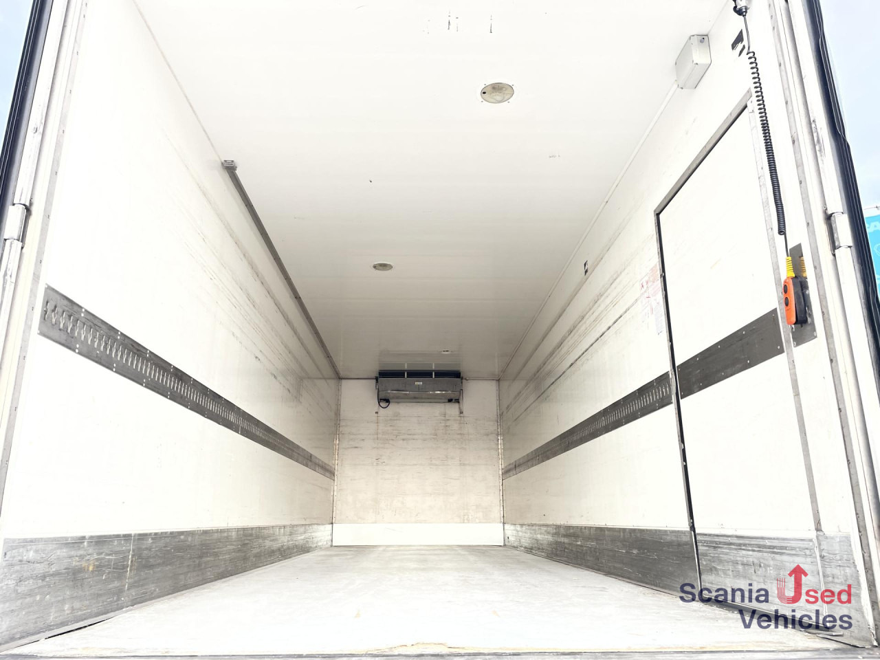 SCANIA P 250 B4x2LA FRIGO -27 TAIL LIFT 1.5T 815X251X244C - Autocarro frigorifero: foto 3 SCANIA P 250 B4x2LA FRIGO -27 TAIL LIFT 1.5T 815X251X244C - Autocarro frigorifero: foto 3