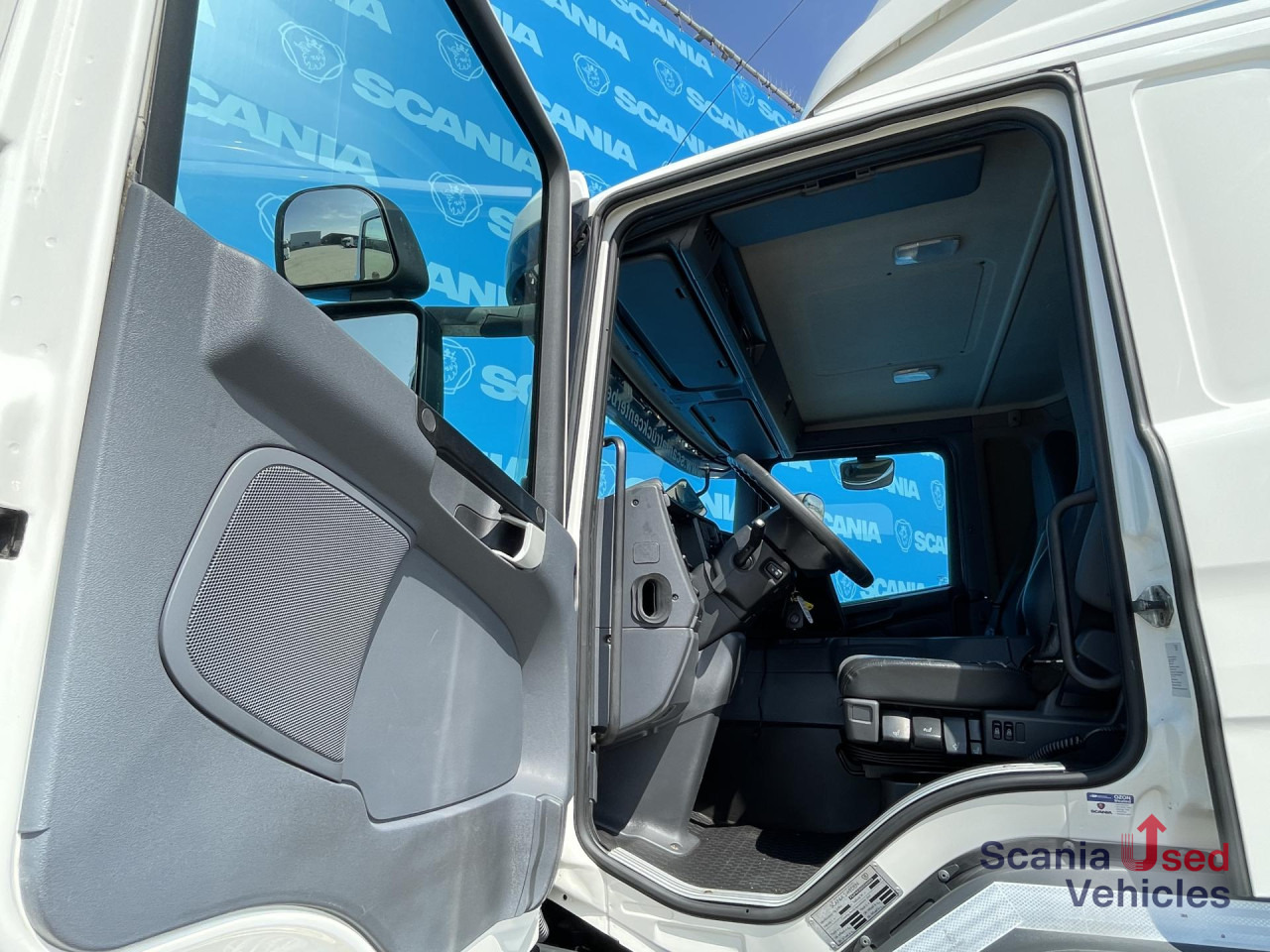 SCANIA P 250 DB4x2MNB SIDE DOORS FULL AIR 250X246X250CM - Autocarro furgonato: foto 4 SCANIA P 250 DB4x2MNB SIDE DOORS FULL AIR 250X246X250CM - Autocarro furgonato: foto 4