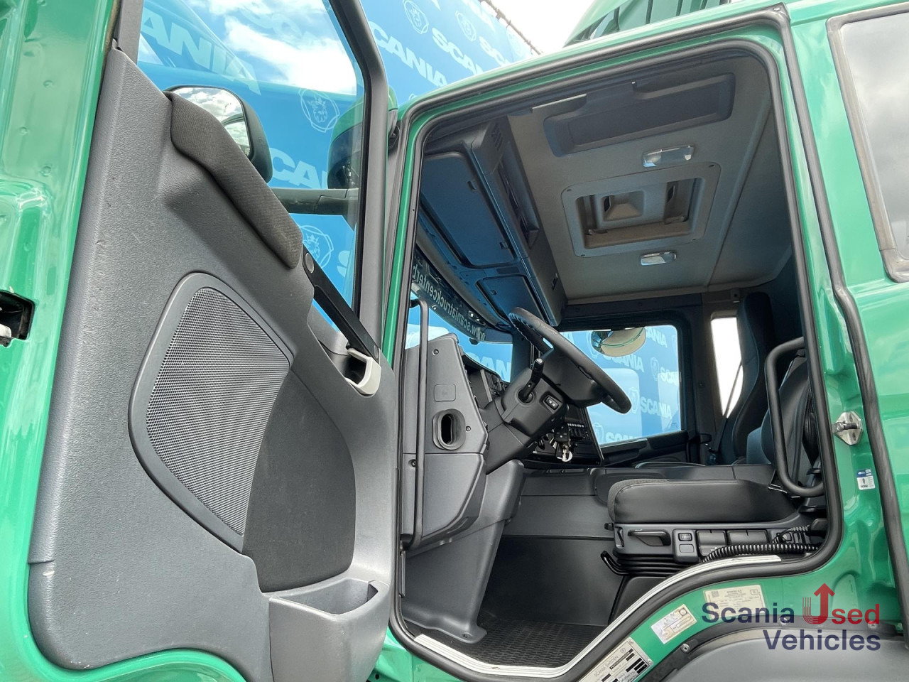 SCANIA P 320 DB6x2*4MNB RETARDER FULL AIR 8T TAIL LIFT 2T - Autocarro furgonato: foto 4 SCANIA P 320 DB6x2*4MNB RETARDER FULL AIR 8T TAIL LIFT 2T - Autocarro furgonato: foto 4