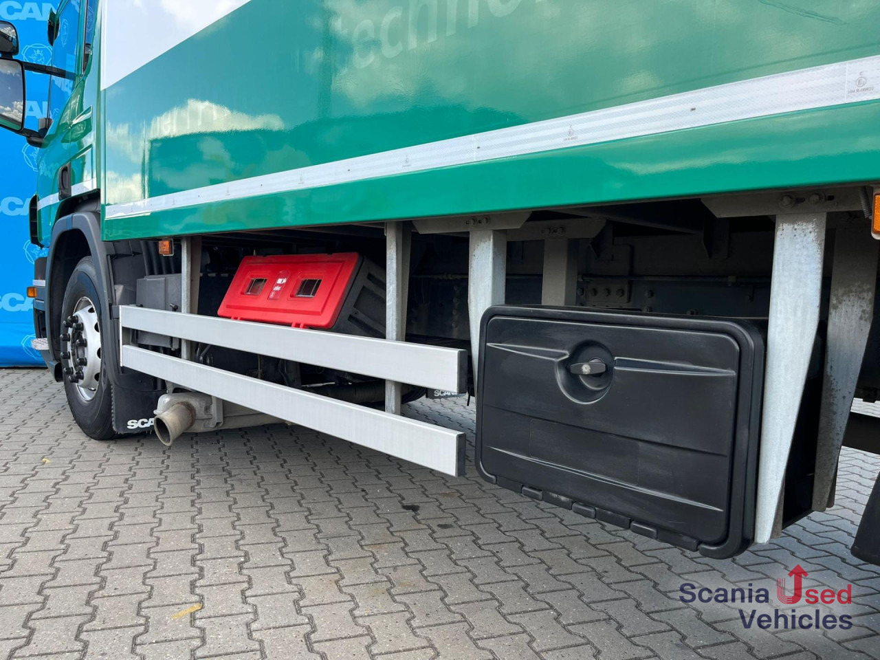 SCANIA P 320 DB6x2*4MNB RETARDER FULL AIR 8T TAIL LIFT 2T - Autocarro furgonato: foto 4 SCANIA P 320 DB6x2*4MNB RETARDER FULL AIR 8T TAIL LIFT 2T - Autocarro furgonato: foto 4